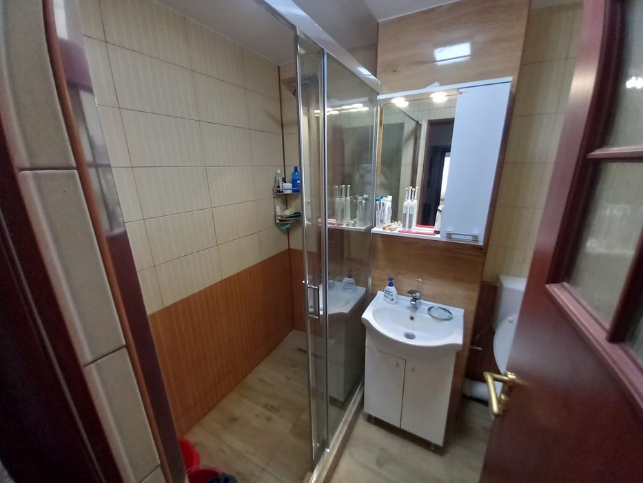 Închiriez apartament ultracentral cu vedere la parc etaj 2