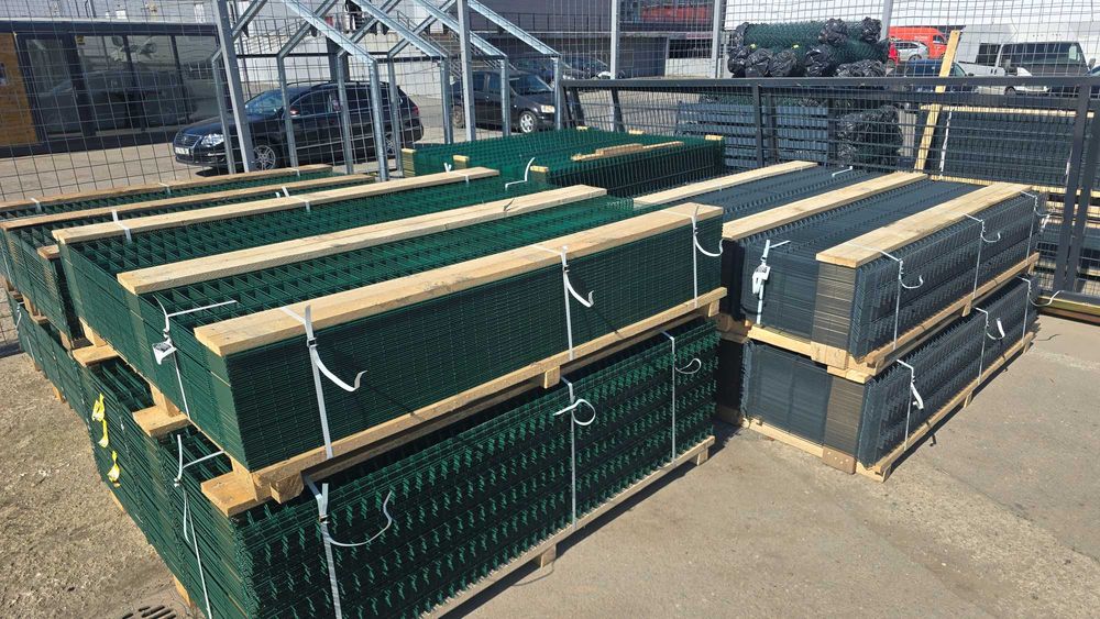 Panou gard bordurat zincat + vopsit / plasa pentru gard.  Stalp gard