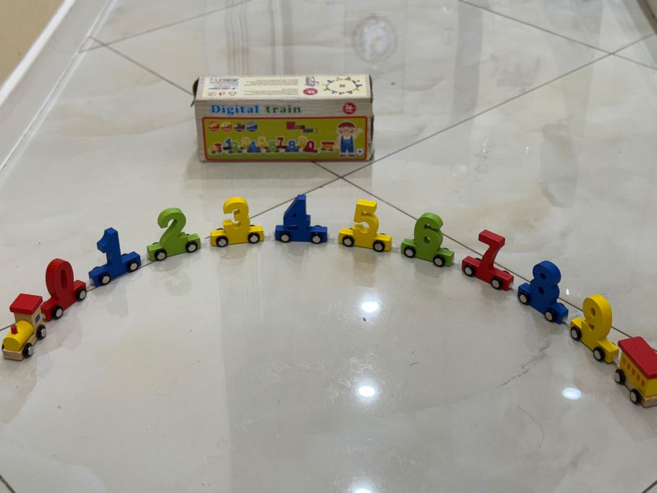 Дървено влакче с цифри