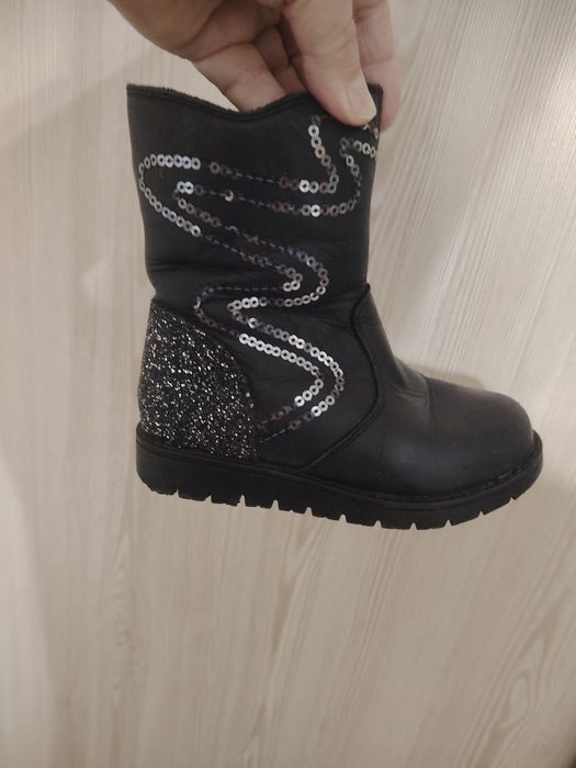 Продам красовки  кожанные