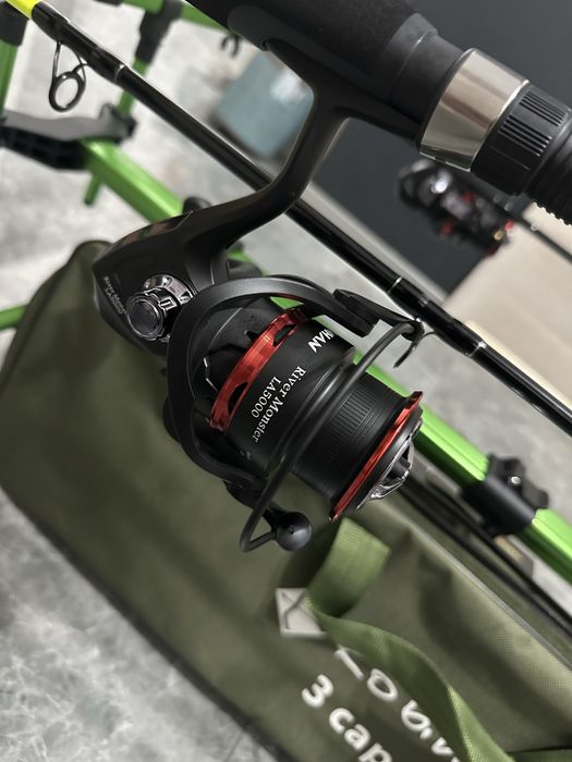 SET 2 Lansete Feeder ROBINHAN BOLENTINO PLUS 3.00 M 100-200g + 2 mulinete ROBINHAN ROVER MONSTER LA 5000 + Rod Pod