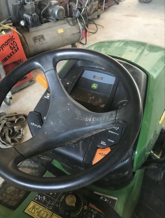 Tractoras Gazon John Deere