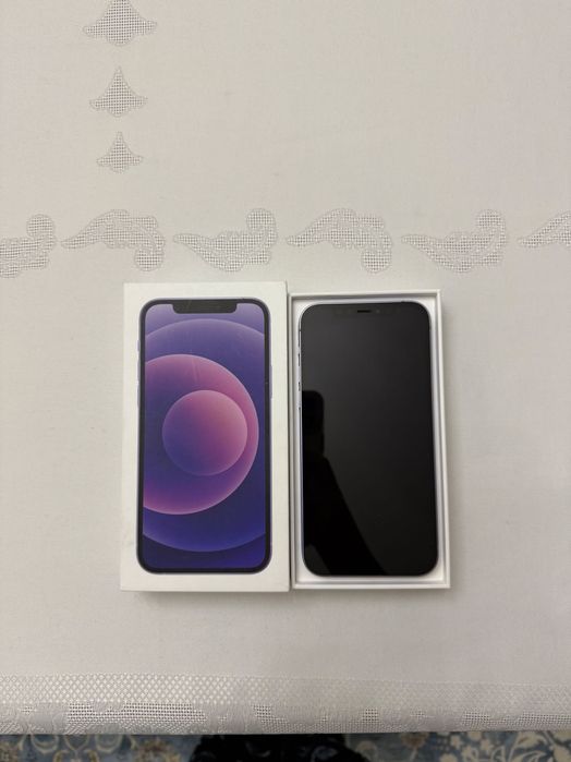 Телефон IPhone 12