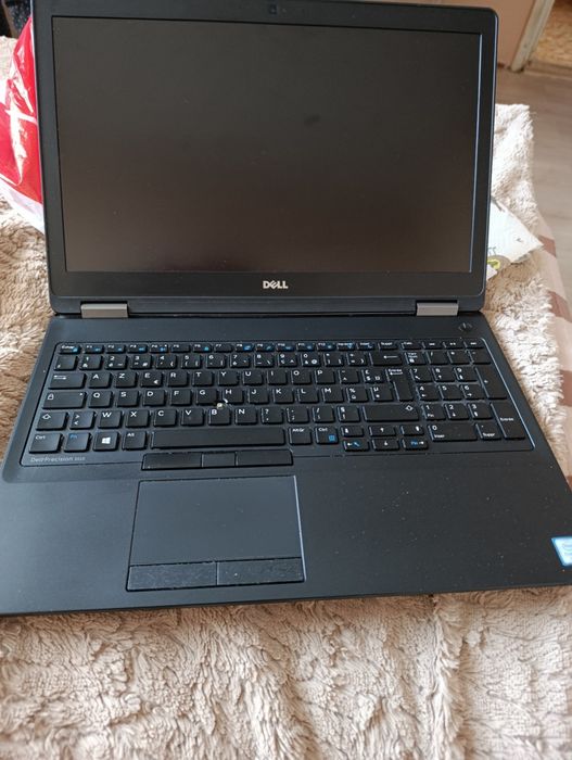 Продавам лаптоп DEEL