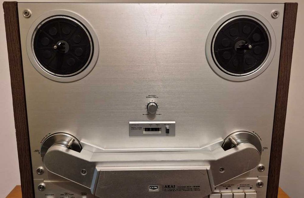 Vand magnetofon AKAI GX 636, revizuit, servisat anul trecut.