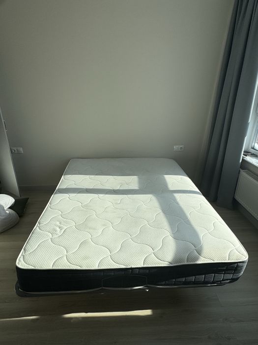 Продам Кровать 160х200