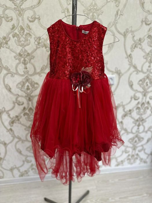 Детская одежда сотилади