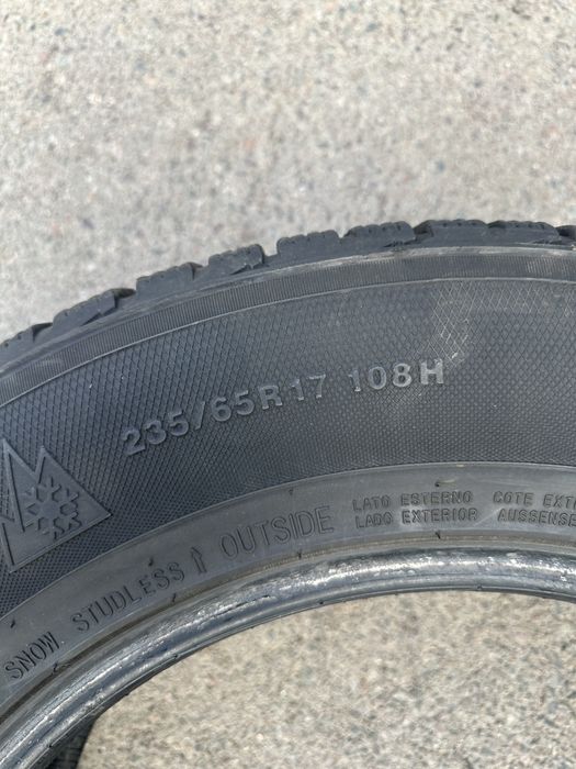 Резина зимняя 235/65/17