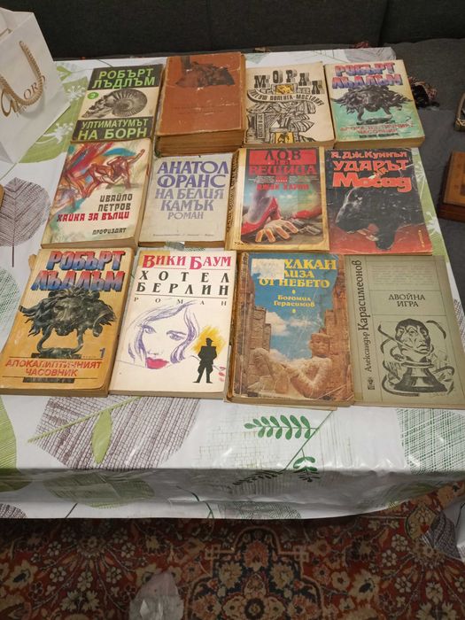 Продавам книги за любителите