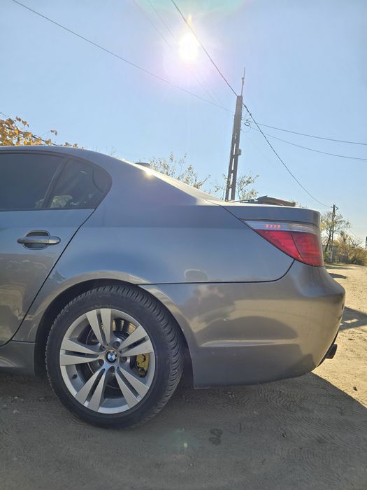 Bmw e60-An- 2009
-Motor- 2.0 d 177 cai
- Cutie manuală 
-Kit M pus de