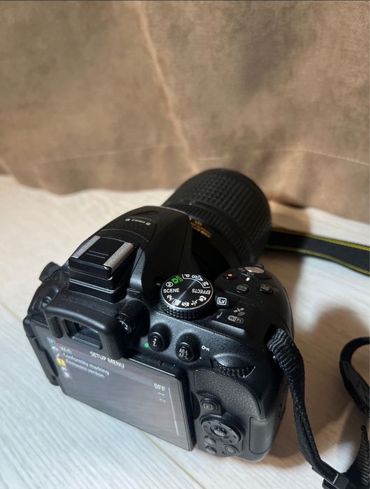 Nikon D5300 + Nikon 18 - 140mm