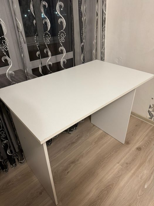 Продаю офисный стол 100×80×60
