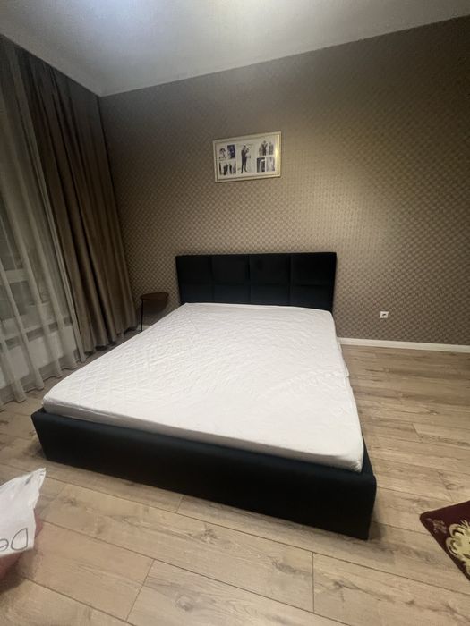 Кровать с матрасом