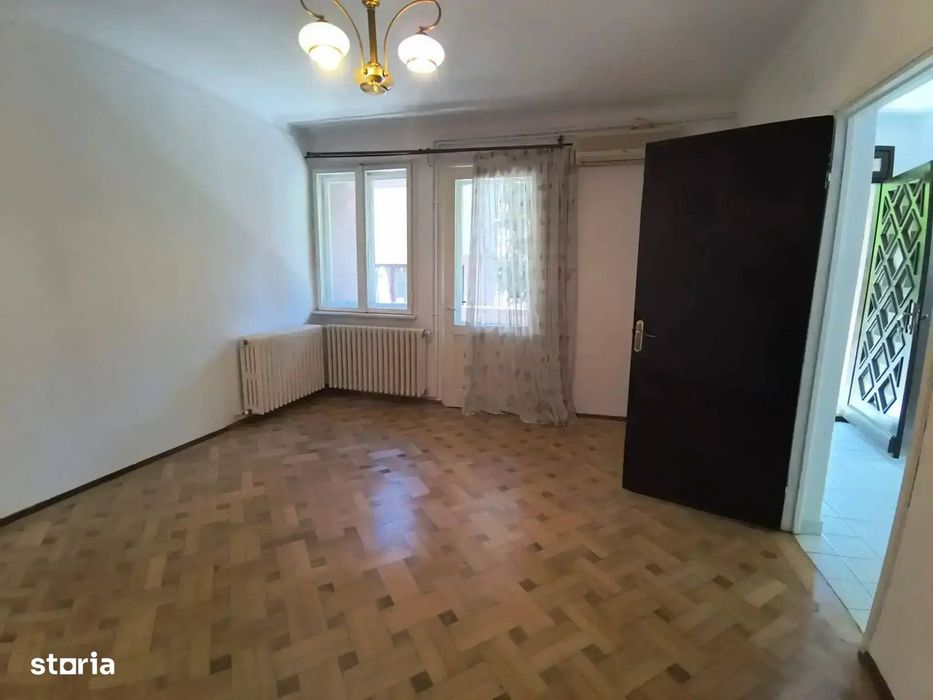 Proprietate rară: apartament 4 camere cu curte de 200 mp
