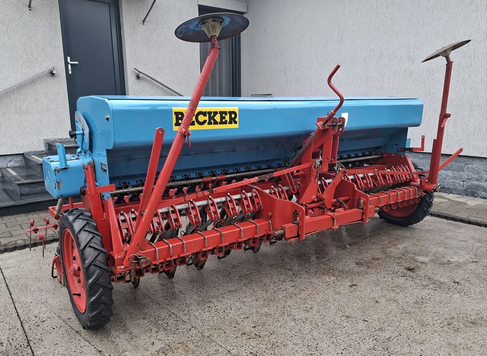 Semănător de păioase 3M  pe 25 rânduri