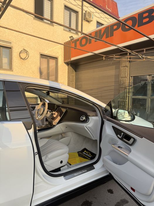 Mercedes Benz EQE350+ AMG line