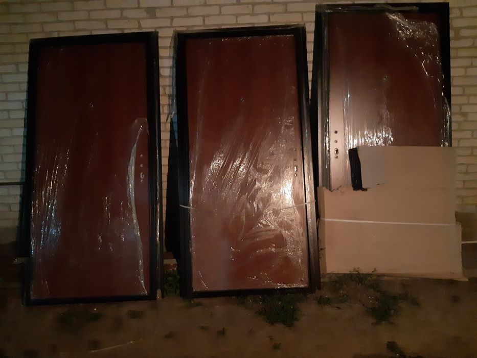 Продам металический двери  новый