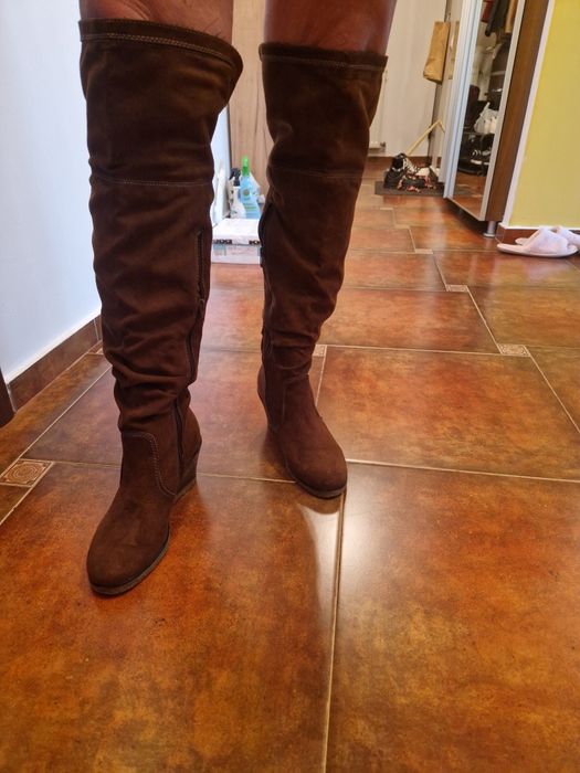 Cizme lungi deasupra genunchiului piele întoarsă mărimea 38