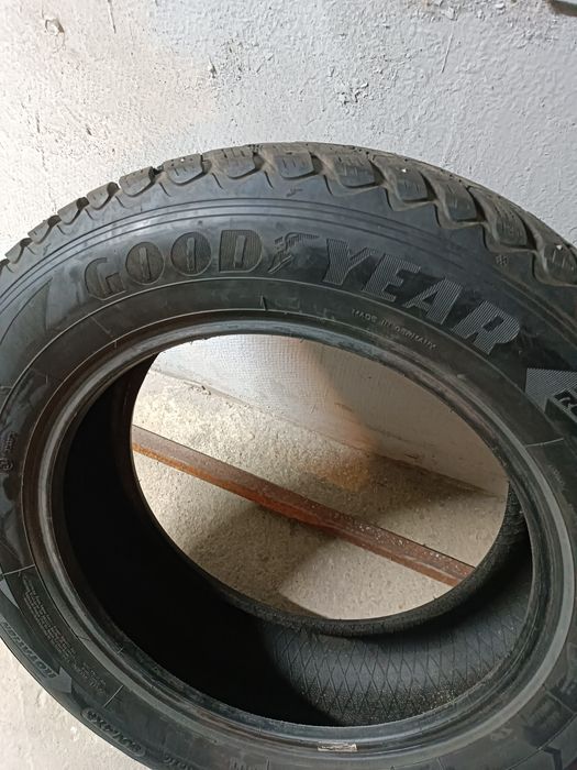 Продам комплект шин 215/65 r17