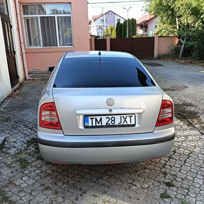 Vând Skoda Octavia 1,6 benzină