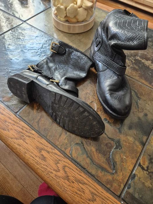 Cizme scurte negre piele necaptusite