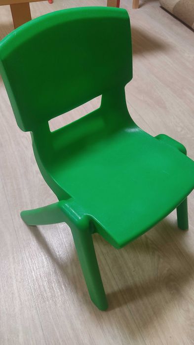 Продаётся стул детский, маленький.