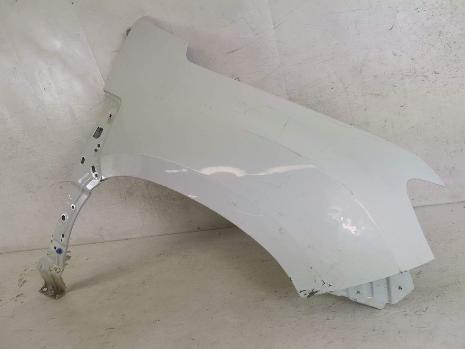 Десен преден калник / Desen preden kalnik Дачия Дъстър 2 / Dacia Duste