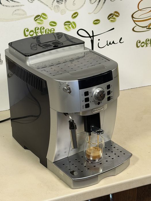 Кафемашина кафе автомат delonghi magnifica S с гаранция