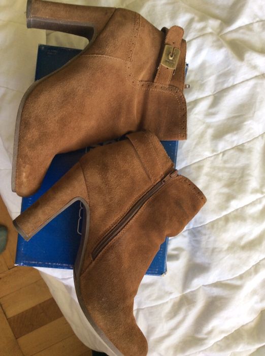 Botine piele intoarsa