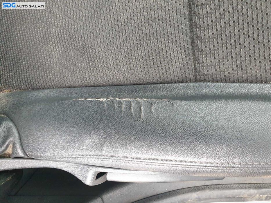 Scaun Dreapta Fata Pasager Semi Piele Semipiele Fara Incalzire cu Uzura Renault Megane 3 2008 - 2015