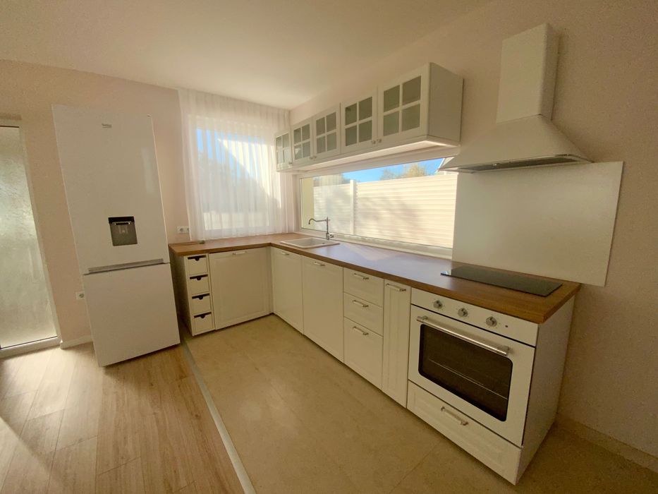 Продава се Къща в Добрич, в.з. Лозята - 140 кв.м за 2500 €/кв.м - Снимка #2