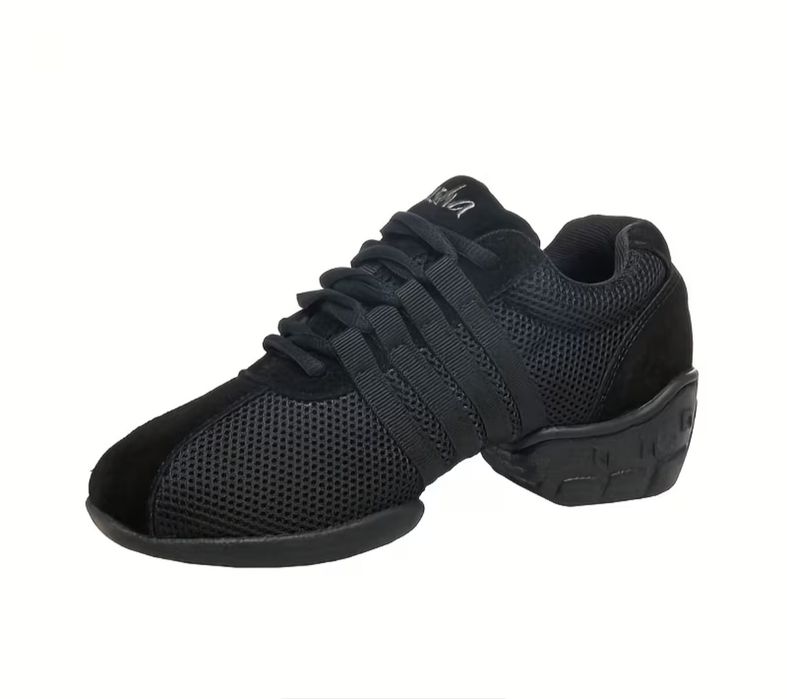 Обувки за народни танци