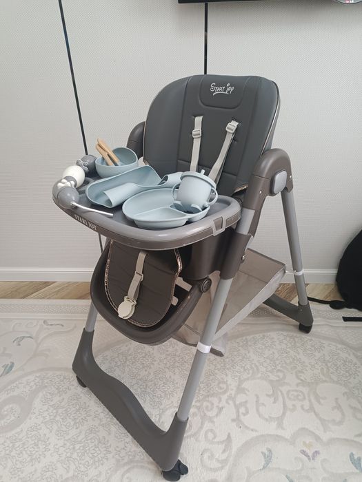 Детский стульчик с посудой