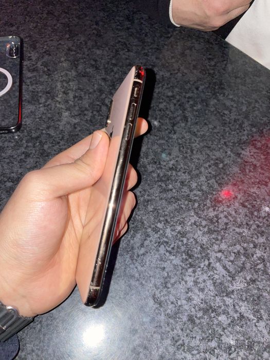 Iphone xs max 64  srocniy sotiladi