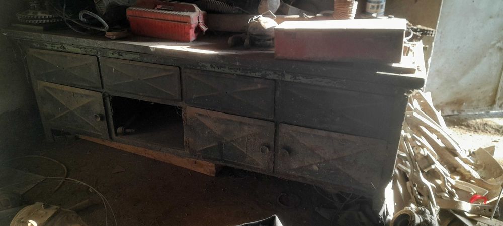 Верстак сотилади