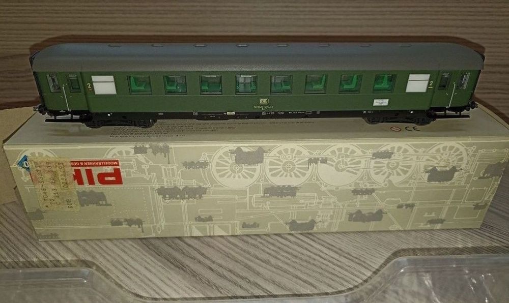 Piko vagoane de călători scara H0 
Roti metalice izolate 
Epoca IV
Pre