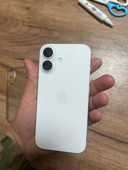 Iphone  16  белый