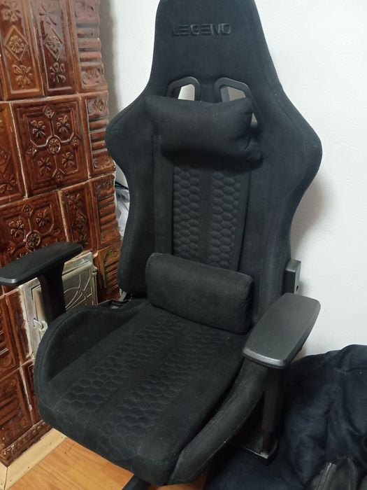 Scaun gaming Legend, material textil, perne lombară și cervicală, stare foarte bună