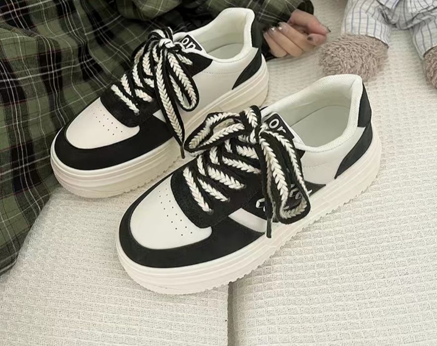 Женские кроссовки.