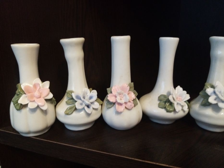 Малки порцеланови вази