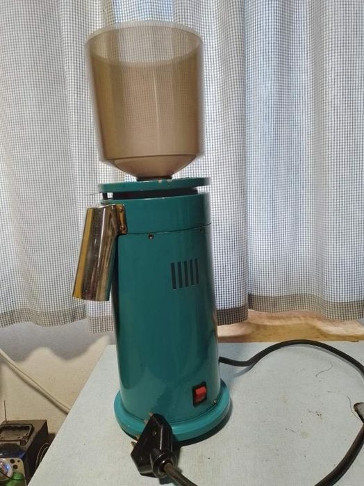 Продавам Кафемелачка