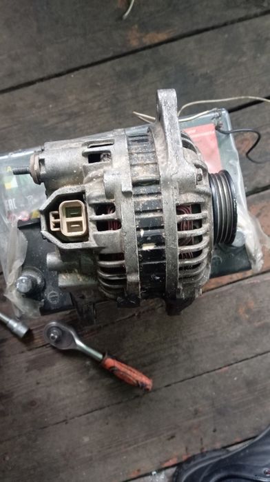 Продам генератор Мазда 626 Срочно