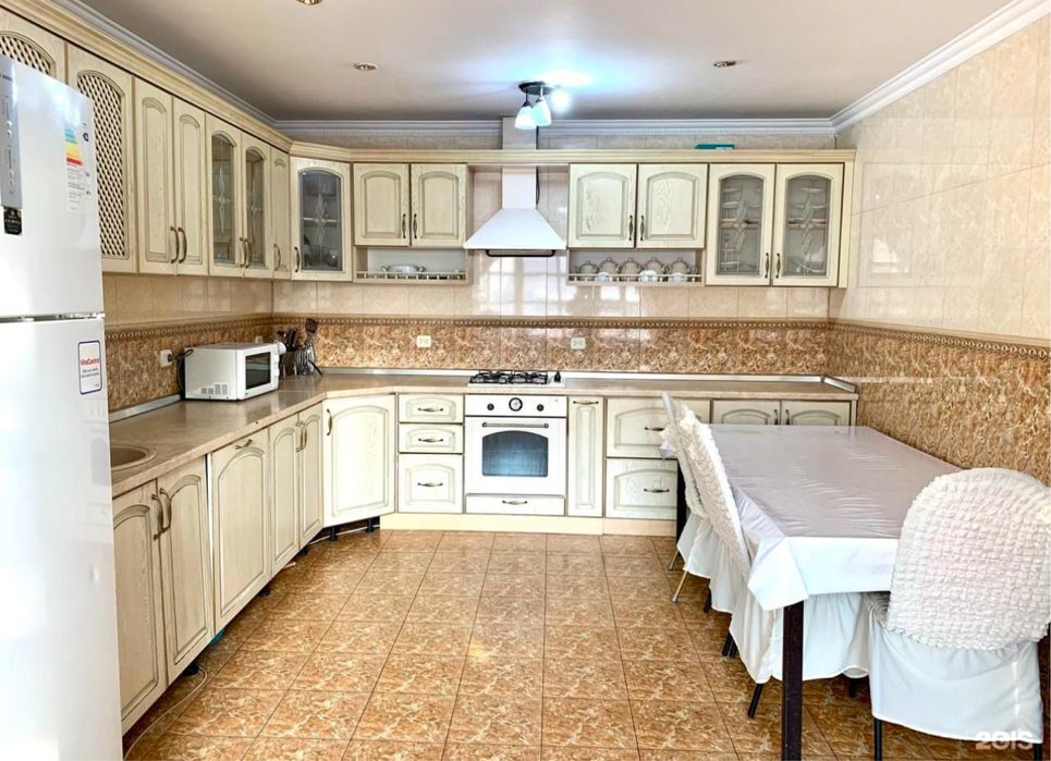 Коттелж с бассейном посуточно