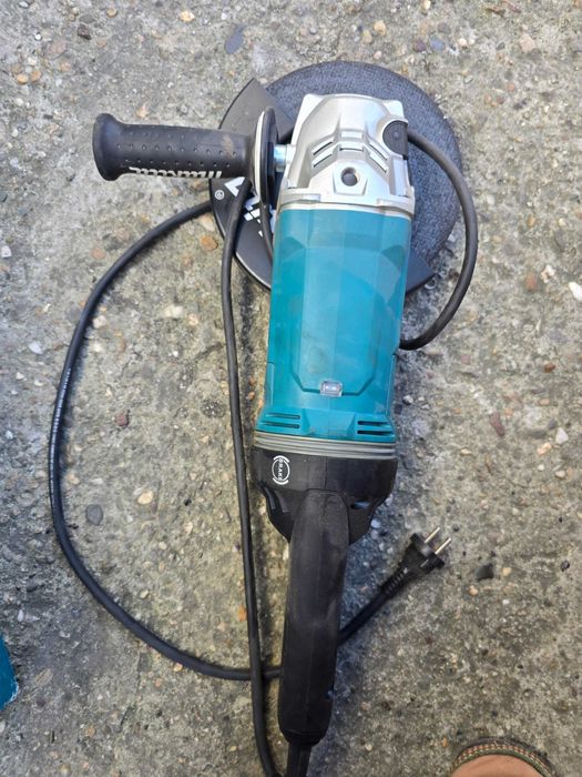 Makita Polizor unghiular cu fir, 2800 W, 230 mm.