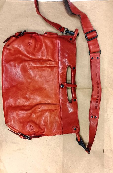 (233) Маркова дамска чанта