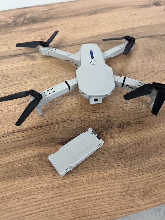 Дрон E 88 pro с камерой
