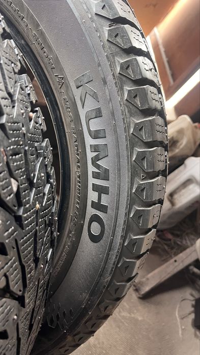 225/60 R18 Kumho 4шт