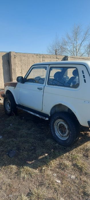 Нива 2121  продам