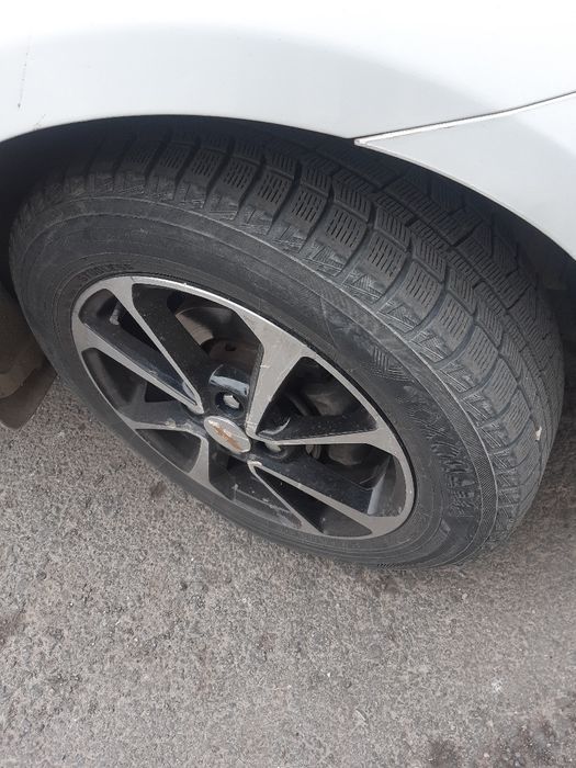 Диск R15 с зимними шинами