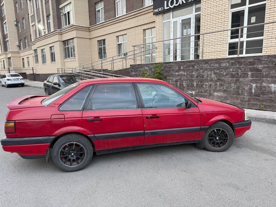 Фольксваген пассат 1989г.